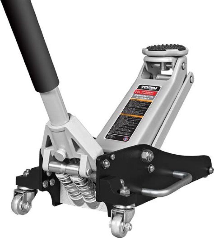 Are aluminum floor jacks better?