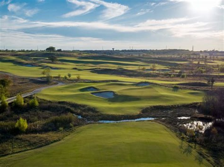 Are PGA courses open to public?