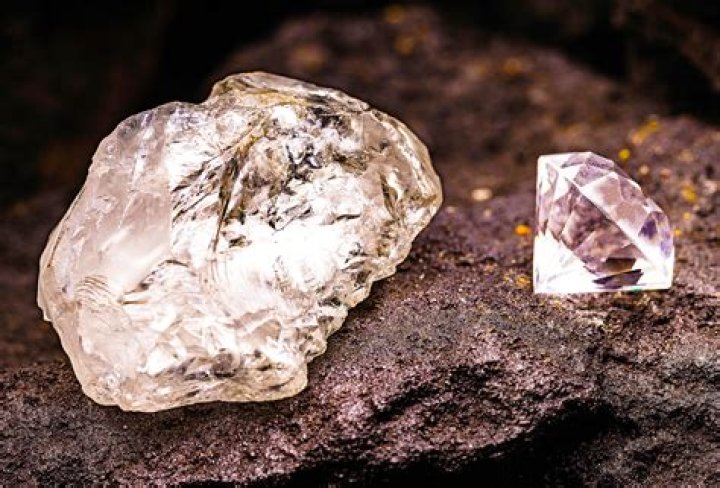 Can diamond be found in rocks?