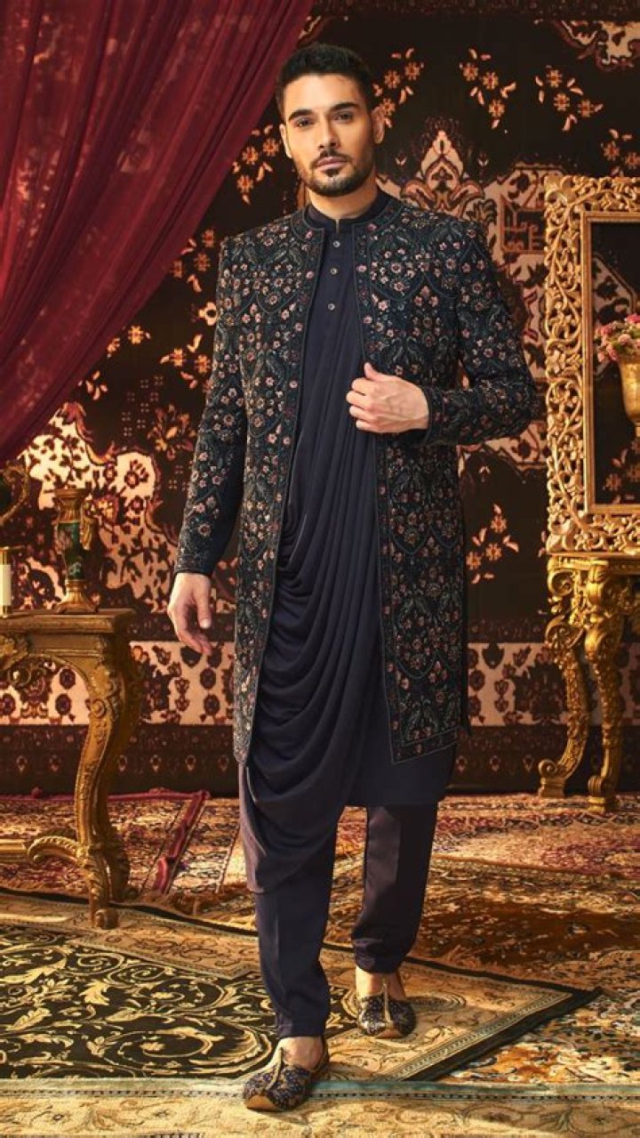 Can I wear Indo Western in engagement?