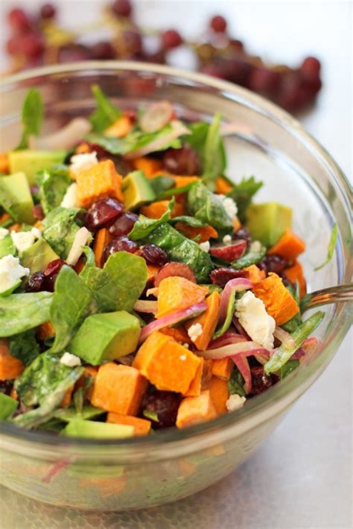 Can we eat spinach and grapes together?