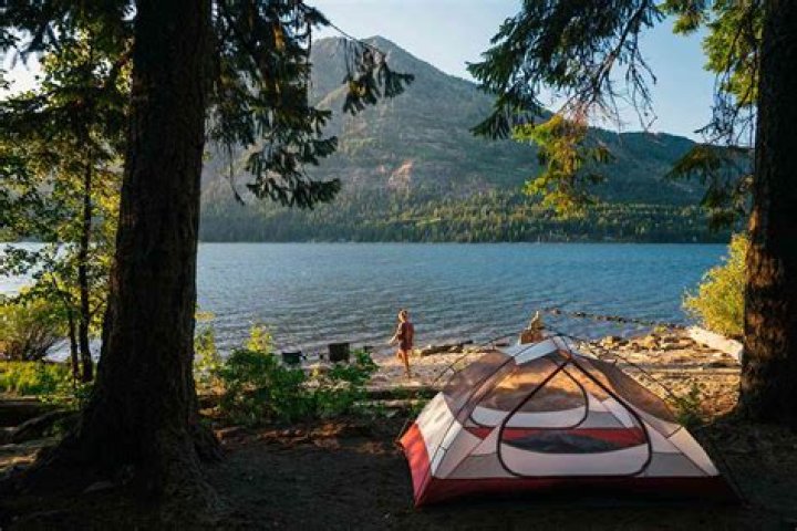 Can you camp at Rock Lake Washington?