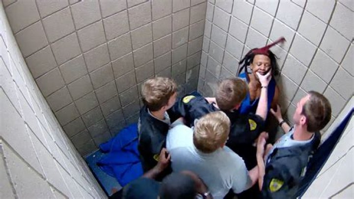 Can you go to jail for being a fake cop?
