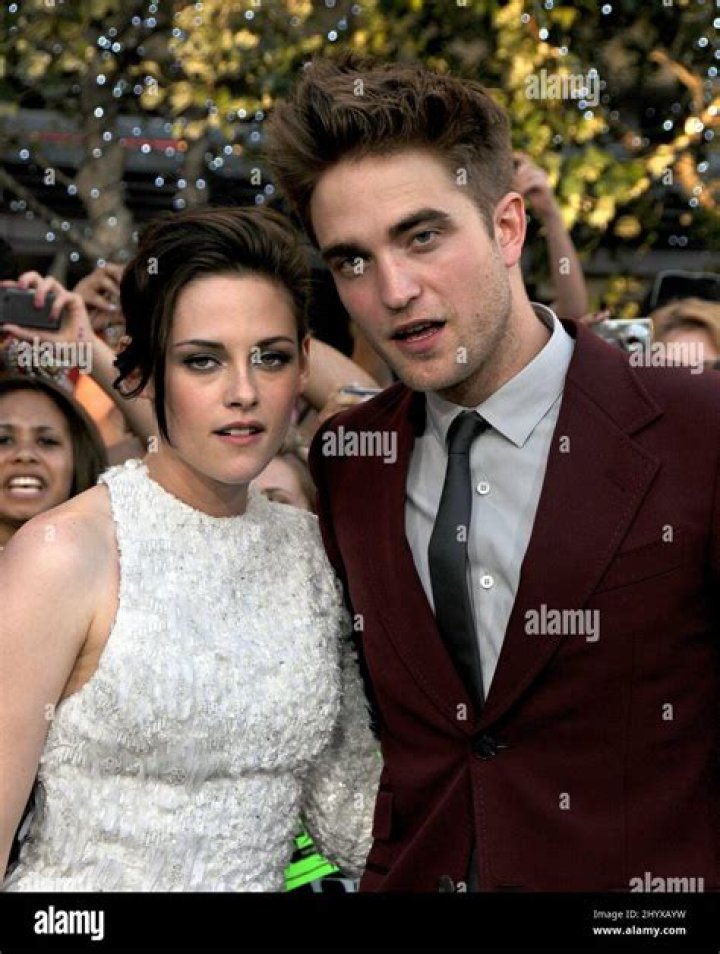 Did Kristen Stewart kiss Robert Pattinson?