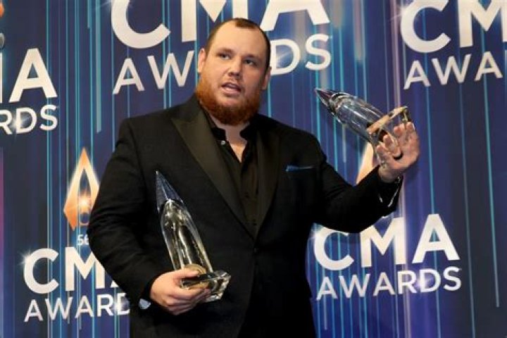 Did Luke Combs win anything at CMA?