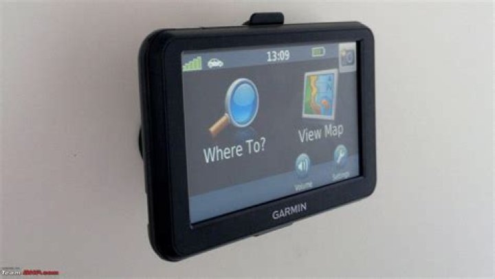 Does Garmin nuvi 50LM have Bluetooth?