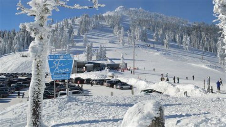 Does it snow a lot in Ashland Oregon?