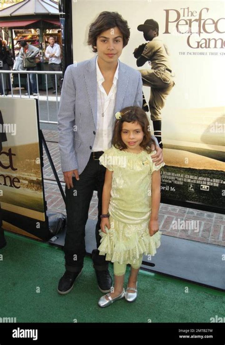 Does Jake T Austin have siblings?