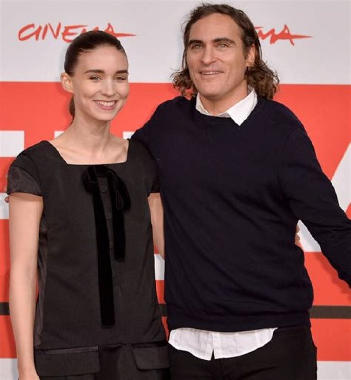 Does Joaquin Phoenix have a wife?