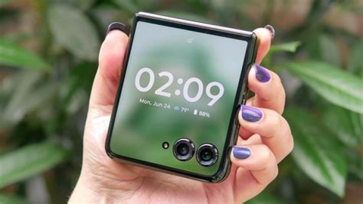 Does Motorola have a music player?