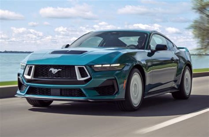 Does the 2016 Ford Mustang have a soft top?