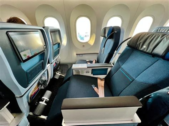 Does the Dreamliner have more leg room?