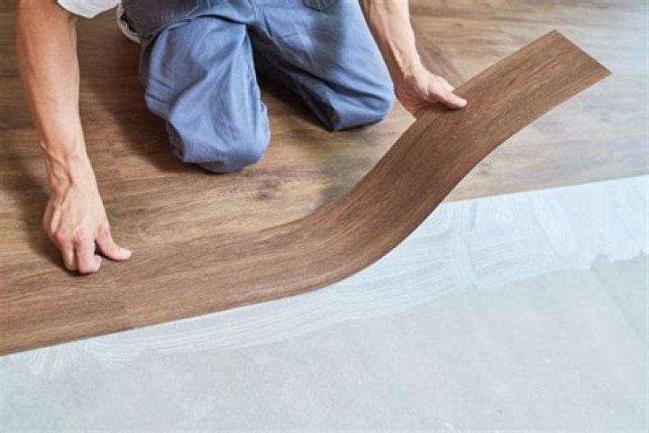Does vinyl flooring need molding?
