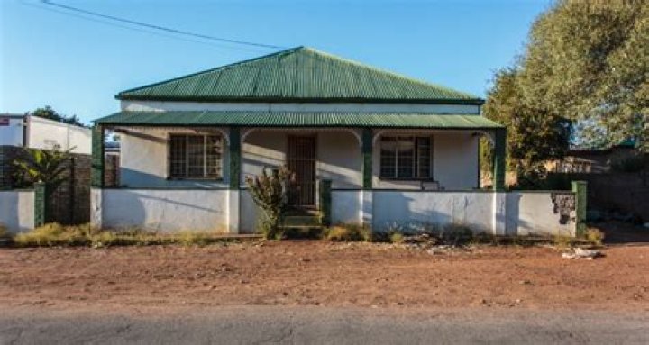 How do I buy a bank repossessed house in South Africa?