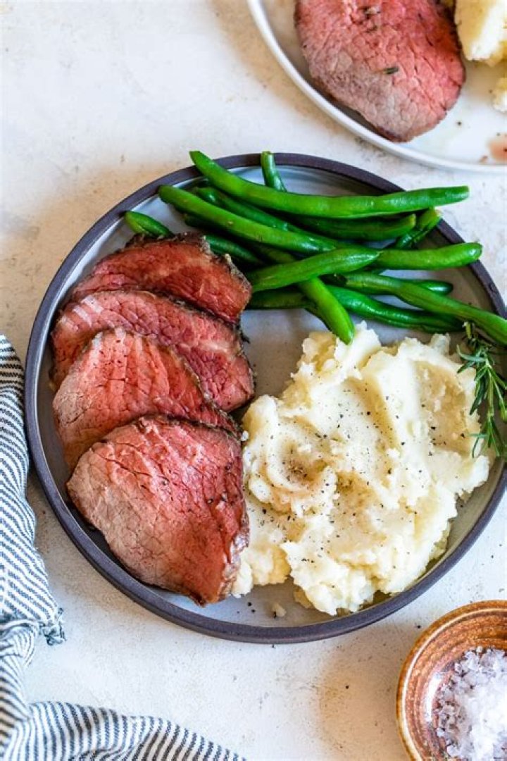 How do I cook a 1kg rare roast beef?