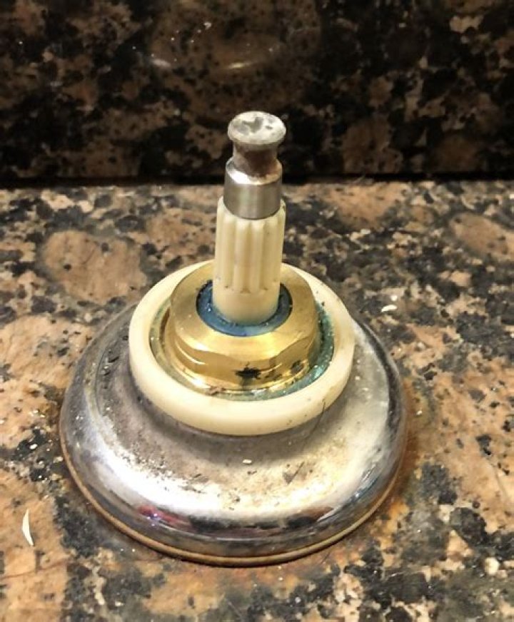How do I identify my cabinet brand?
