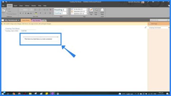 How do I make a text box in Keynote?