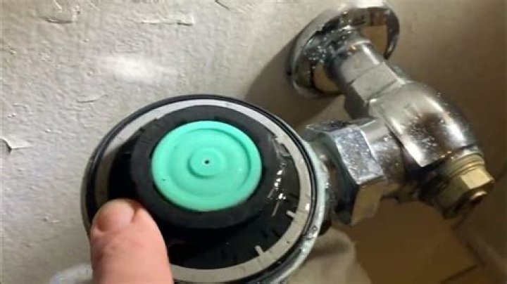 How do I stop my urinal from leaking?