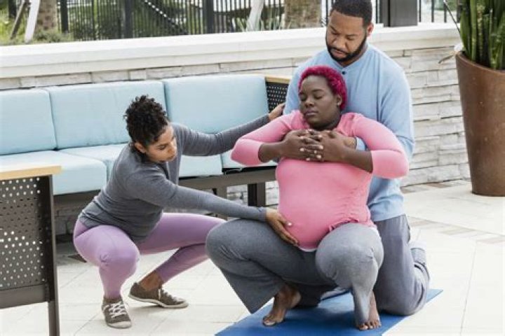 How do you do the squat position when giving birth?