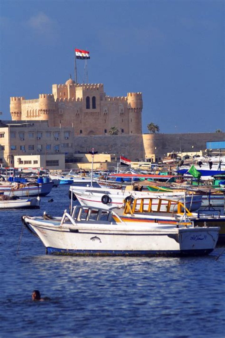 How do you get around Alexandria Egypt?