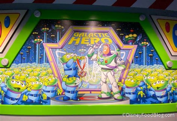 How do you get the galactic hero on buzz in Disneyland?