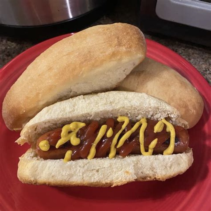 How do you heat hot dog buns for a crowd?