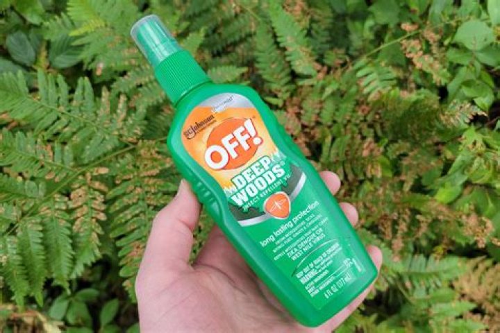 How do you make mozzie spray?