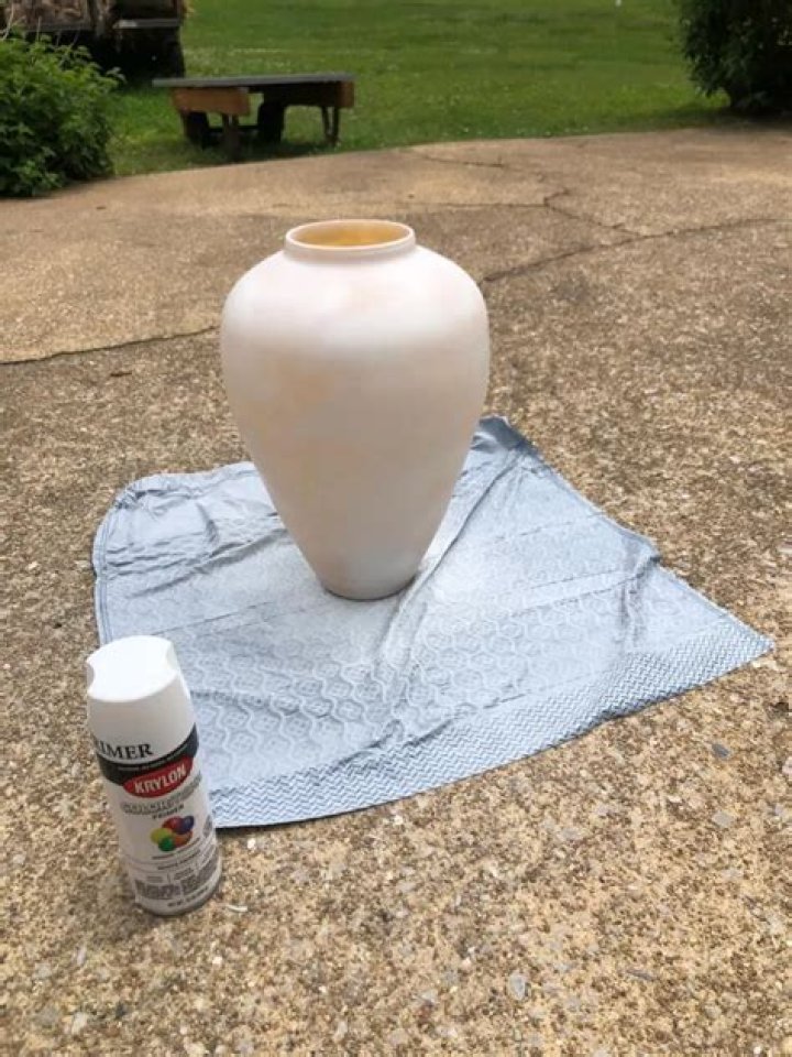 How do you spray paint a glass vase white?