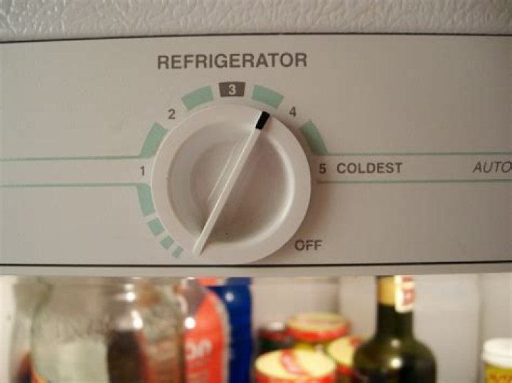 How does a refrigerator timer work?