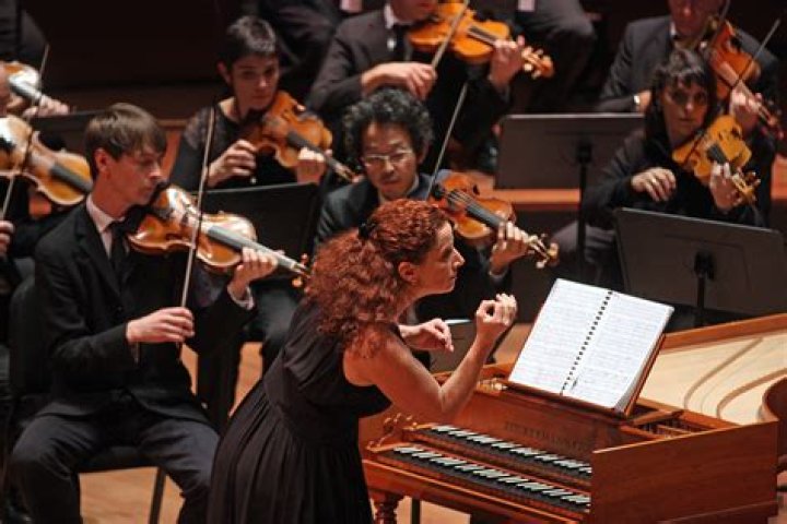 How is a concerto grosso different from a concerto?