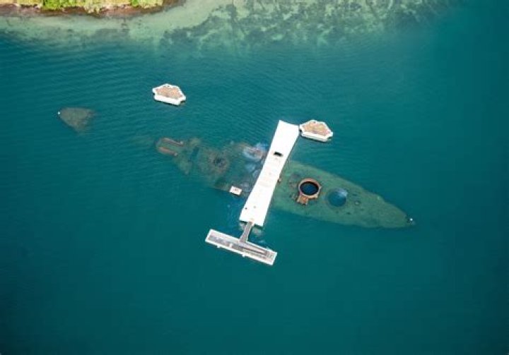How many crew members of the USS Arizona are still alive?