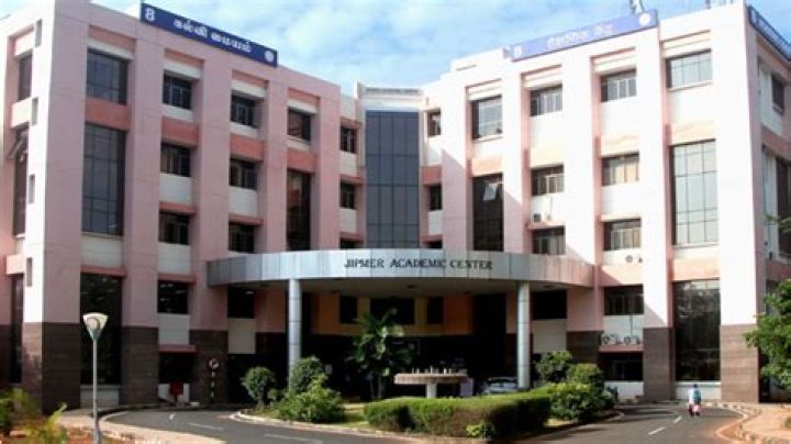 How many JIPMER colleges are there in India?