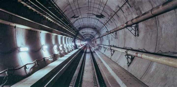 How many people died in the making of the Channel tunnel?