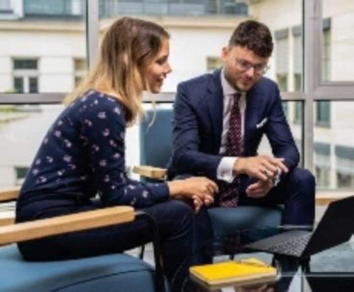 How much do Clifford Chance lawyers earn?