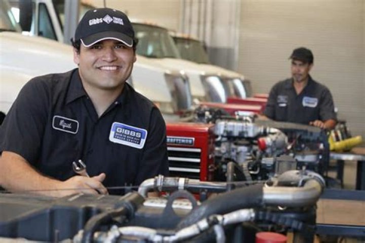 How much do diesel mechanics make in Ontario?