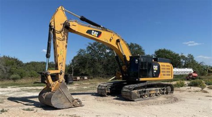 How much does a 330 CAT excavator weight?
