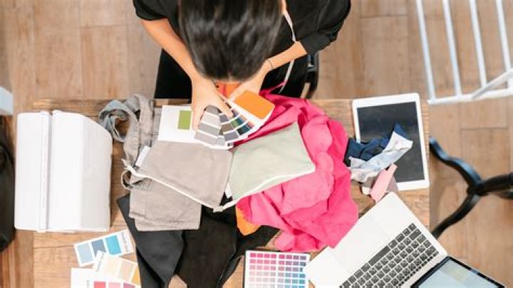 How much does an editorial stylist make?