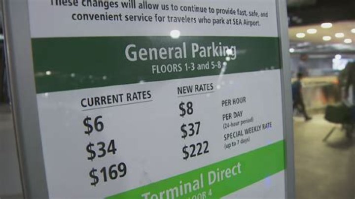 How much does it cost to park at IAH?
