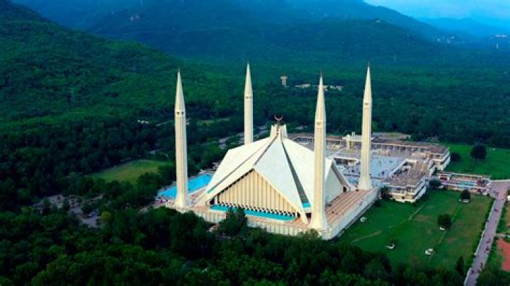 How much is it to build a mosque in Pakistan?