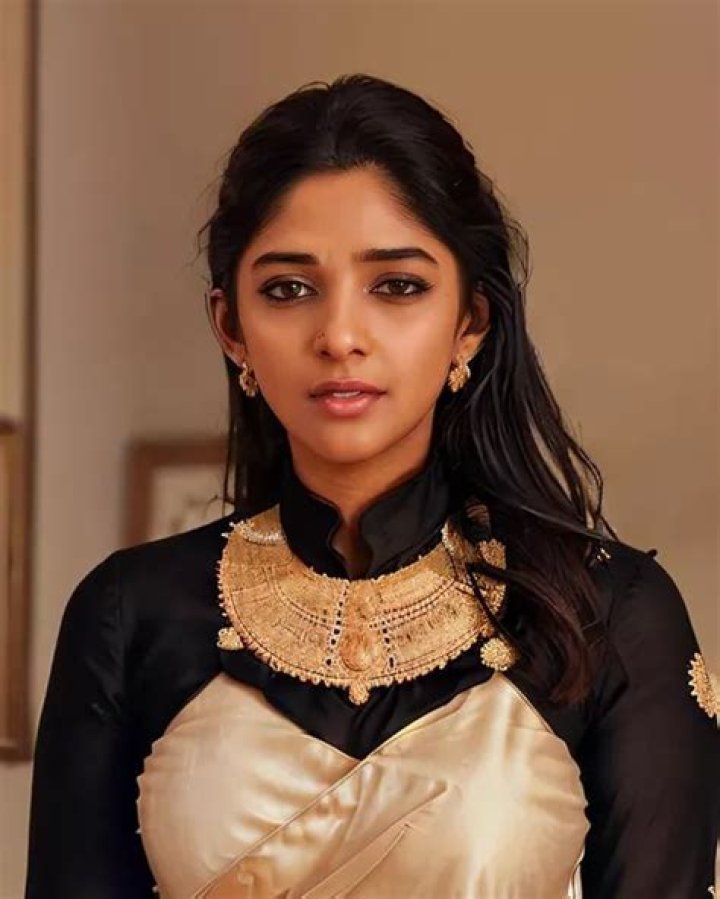 How old is Nyla Usha?