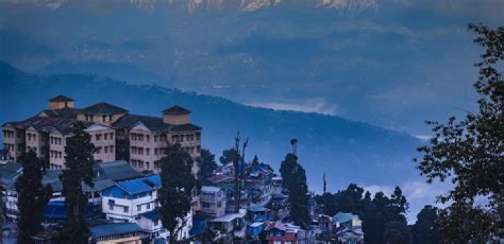 Is October good time to visit Darjeeling?