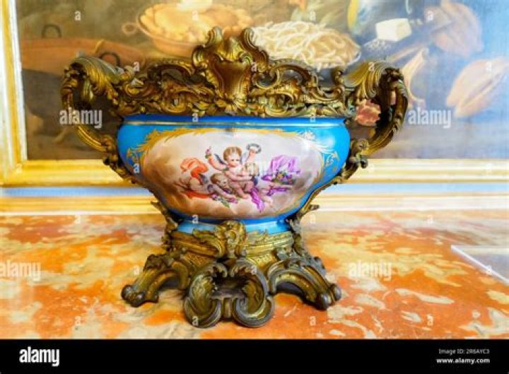 Is Sevres porcelain still made?