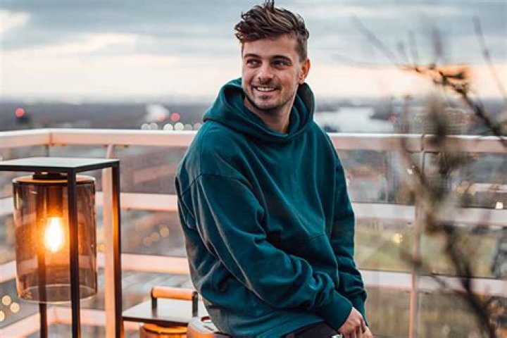 What age is Martin garrix?