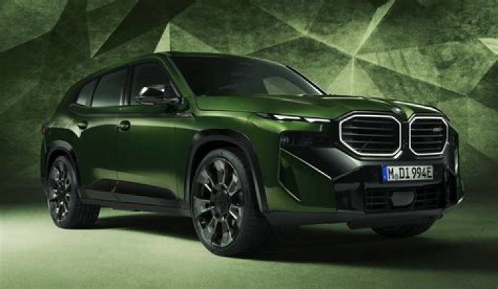 What cars are green color?