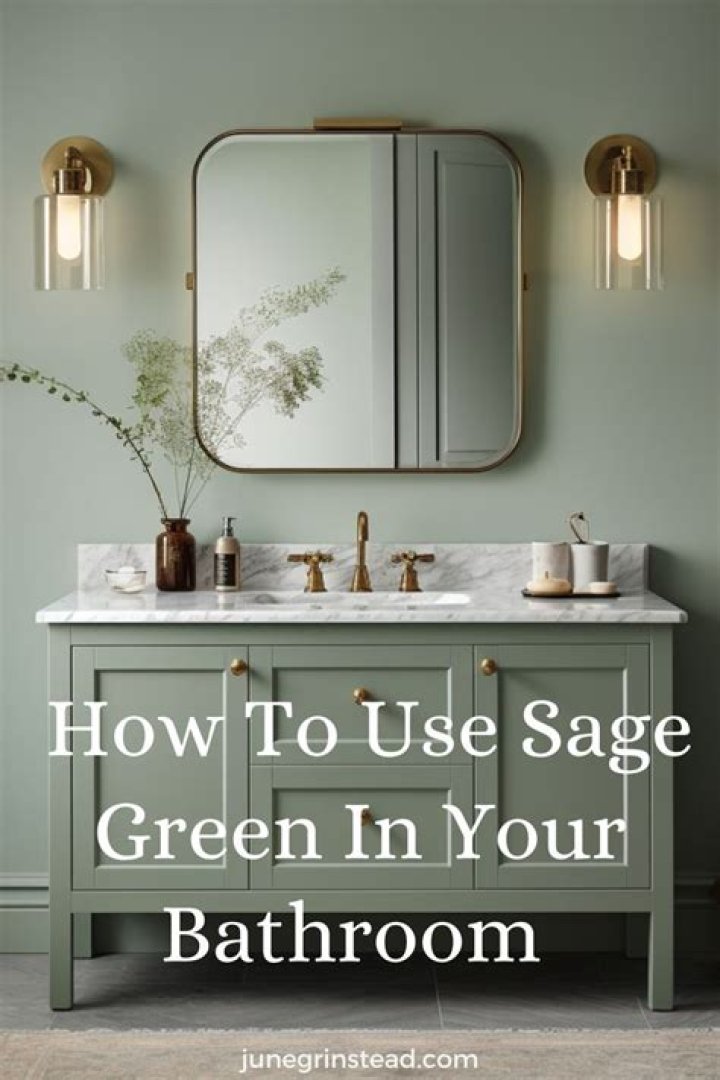 What colors go with green bathrooms?