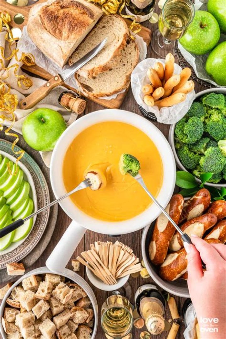 What dinner goes well with fondue?