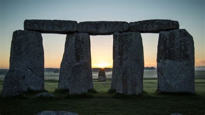 What does Stonehenge align with?