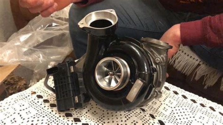 What engine is E90 330d?