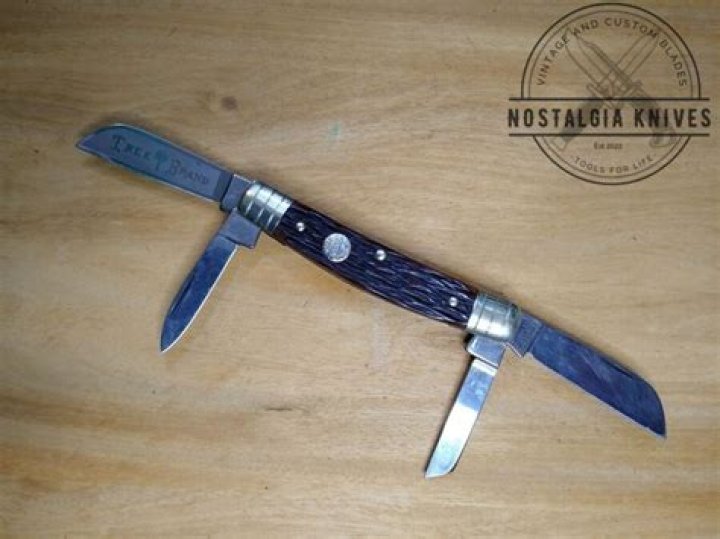 What is a 4 blade pocket knife called?