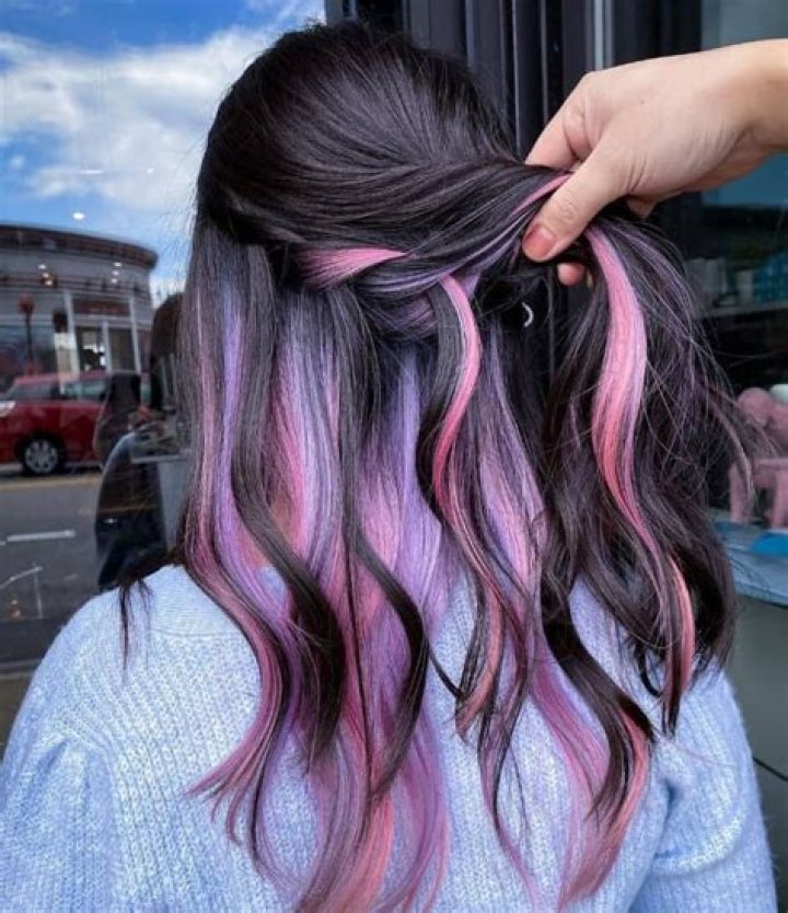 What is a peek a boo hair color?